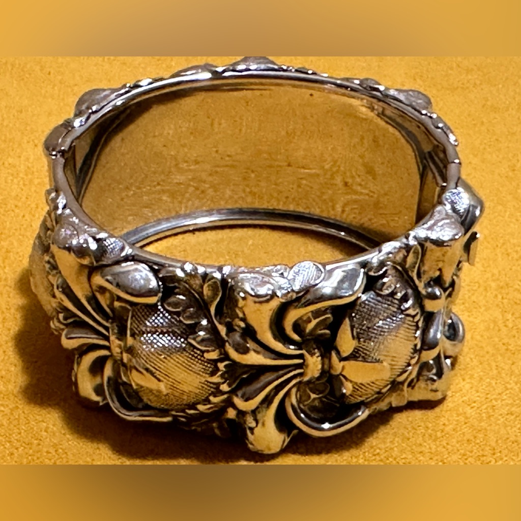 Vintage Whiting And Davis Repousse Bangle 100$